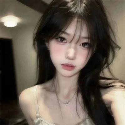 小鬼头上的女人